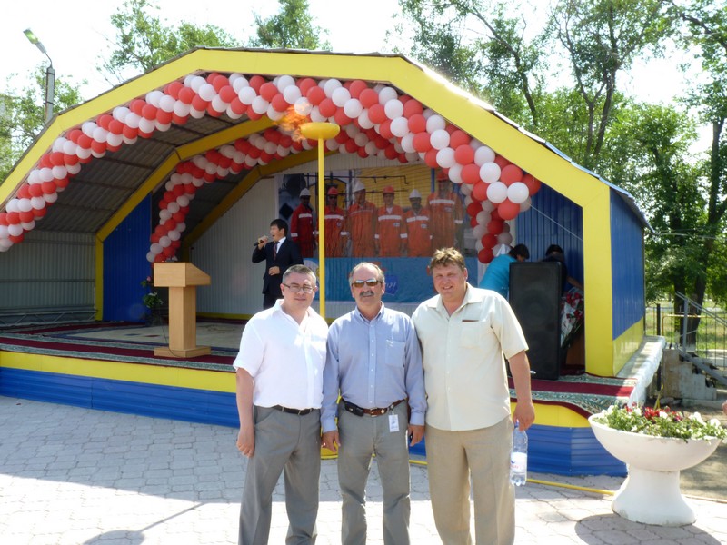 Директор по пуско-наладочным работам АО НГСК КазСтройСервис Джо Питэк, Захаров Игорь, Бучнев Сергей Юрьевич главный инженер ООО «Завод«Нефтегазоборудование» 